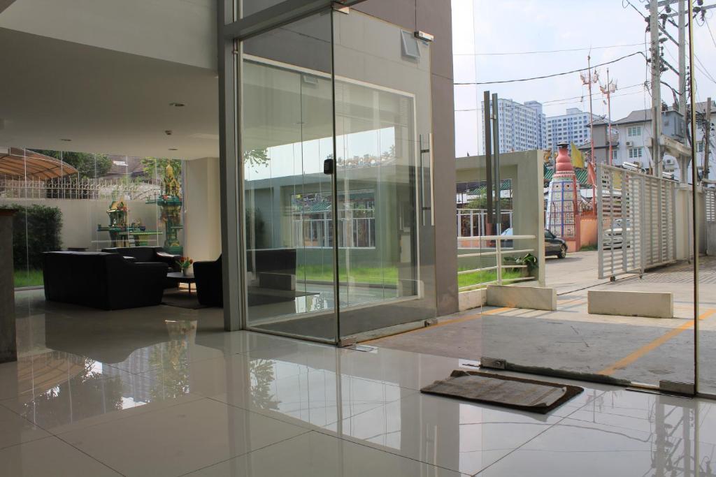 Utd Apartments Sukhumvit Ban Khlong Nang Li Esterno foto